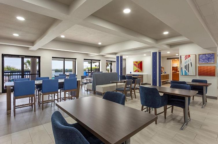 Holiday Inn Express Hotel & Suites Tampa-Rocky Point Island,