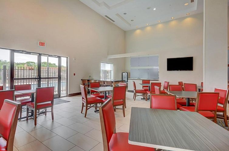 Holiday Inn Express Hotel & Suites Tampa-USF-Busch Gardens, 