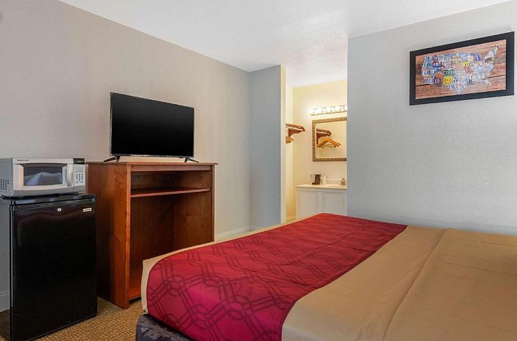 Econo Lodge at Raymond James Stadium