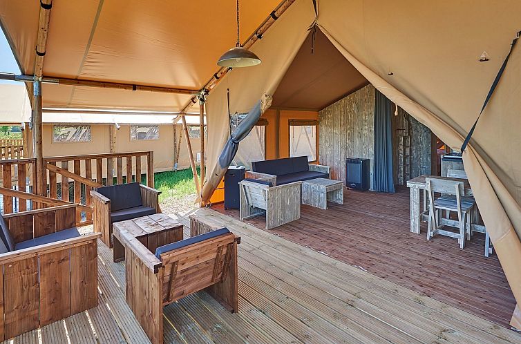 Groepsverblijf groepstent + vier luxe 6-pers. glamping