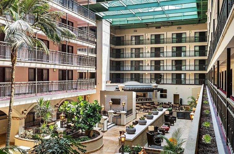 Embassy Suites by Hilton Los Angeles International Airport S