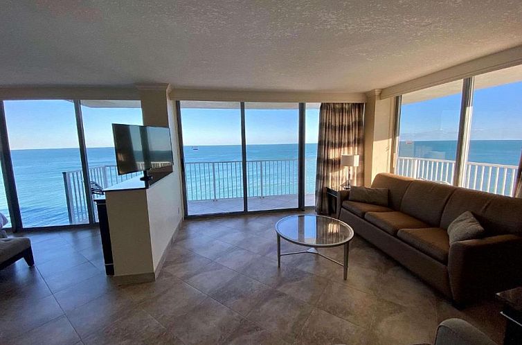 Radisson Suite Hotel Oceanfront