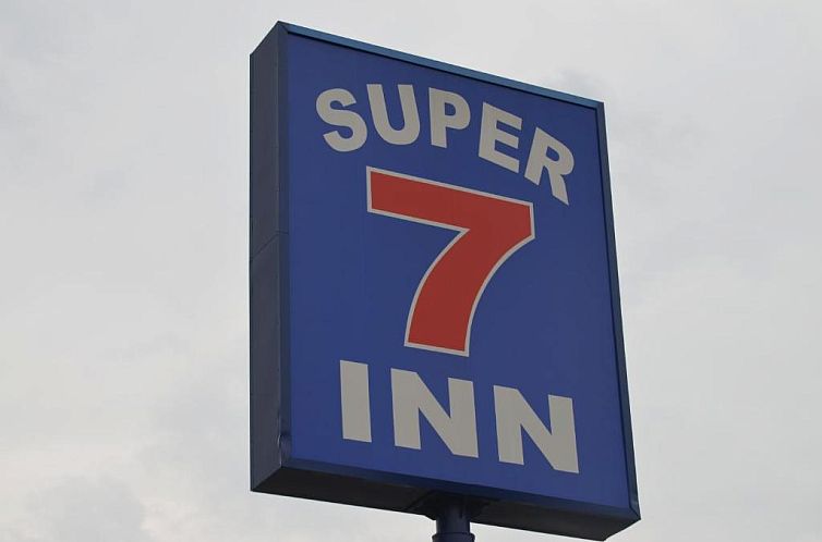 Super 7 Inn