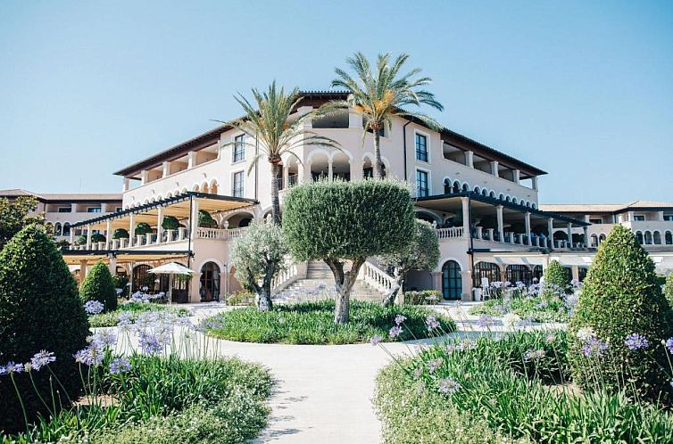 The St. Regis Mardavall Mallorca Resort