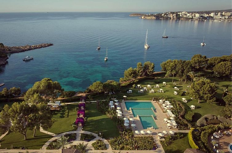 The St. Regis Mardavall Mallorca Resort