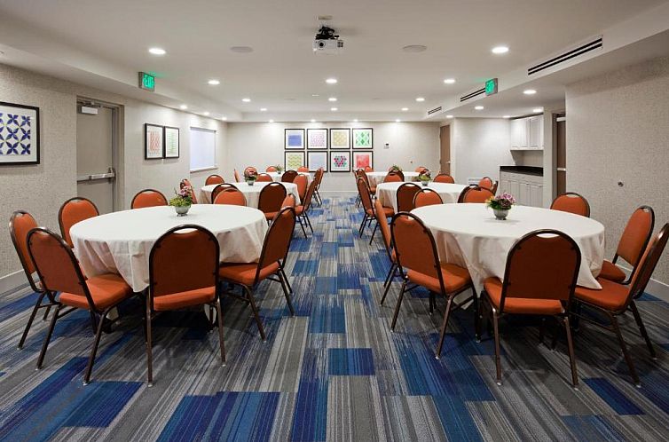 Holiday Inn Express Hotel & Suites Minneapolis-Golden Valley