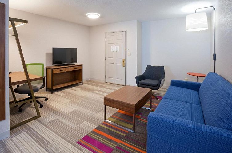 Holiday Inn Express Hotel & Suites Minneapolis-Golden Valley