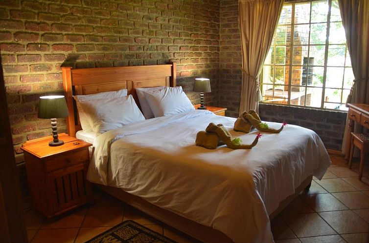 Thaba Tsweni Lodge & Safaris