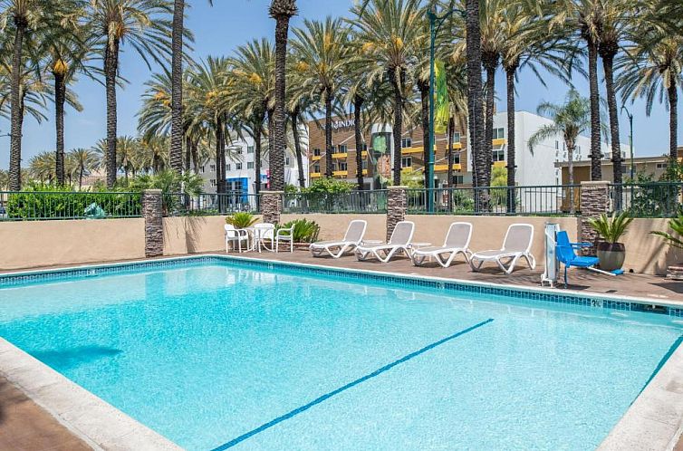 Anaheim Islander Inn and Suites