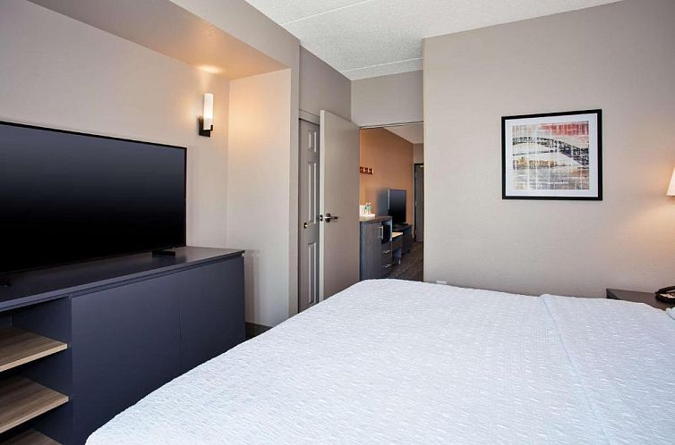 Country Inn & Suites by Radisson, Newark Airport, NJ