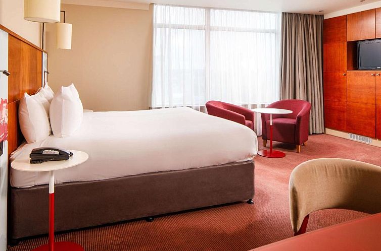 Mercure Cardiff Holland House Hotel & Spa