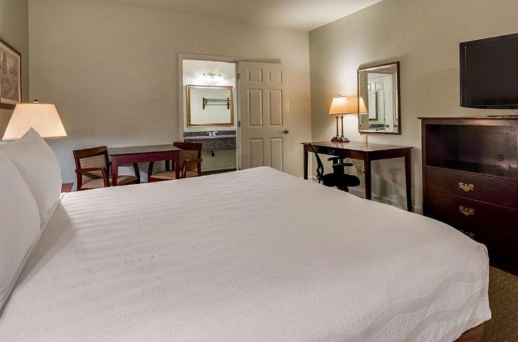 Best Western Plus Bayshore Inn