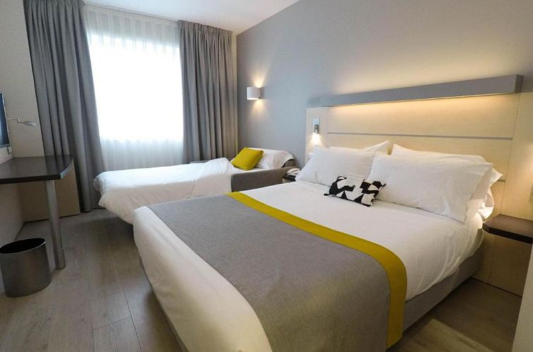 Holiday Inn Express Pamplona, an IHG Hotel