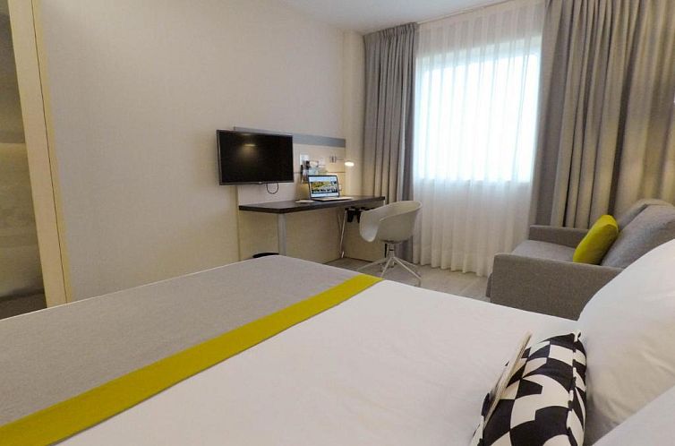 Holiday Inn Express Pamplona, an IHG Hotel