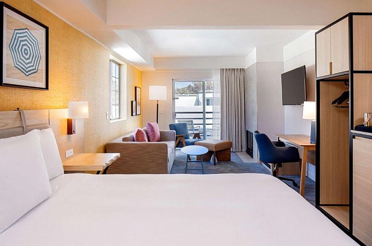 DoubleTree Suites by Hilton Doheny Beach