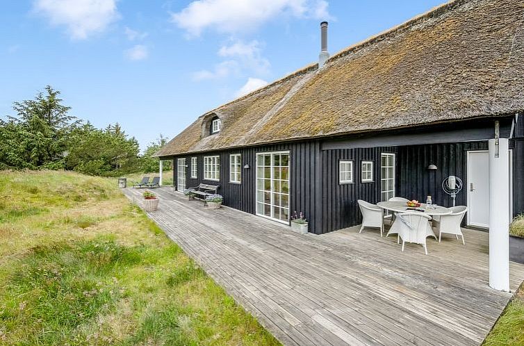 Vakantiehuis "Helmi" - 1.5km from the sea