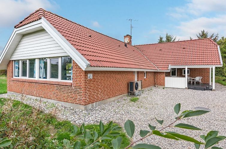 Vakantiehuis "Sylvi" - 1.7km from the sea