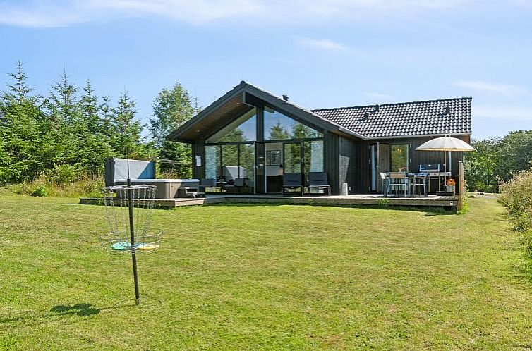 Vakantiehuis "Kristiarn" - 1.1km from the sea