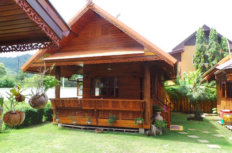 Golden Teak Resort Baan Sapparot