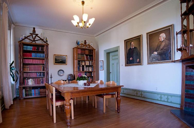 Hellidens Slott och Vandrarhem