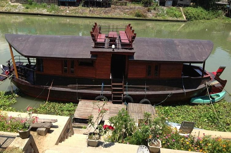 Ayothaya Riverside House