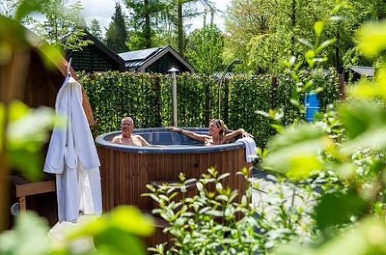 Bosvlucht met hottub