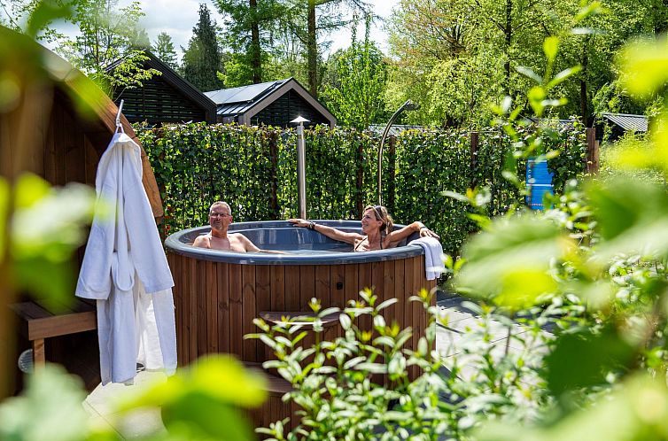 Bosvlucht met hottub