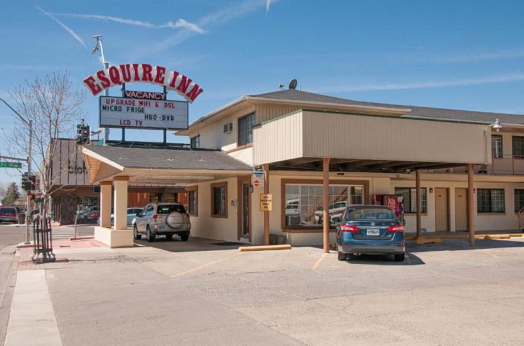 Esquire Inn