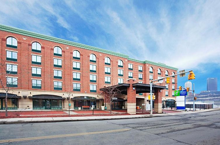 Holiday Inn Express Hotel & Suites Pittsburgh-South Side, an