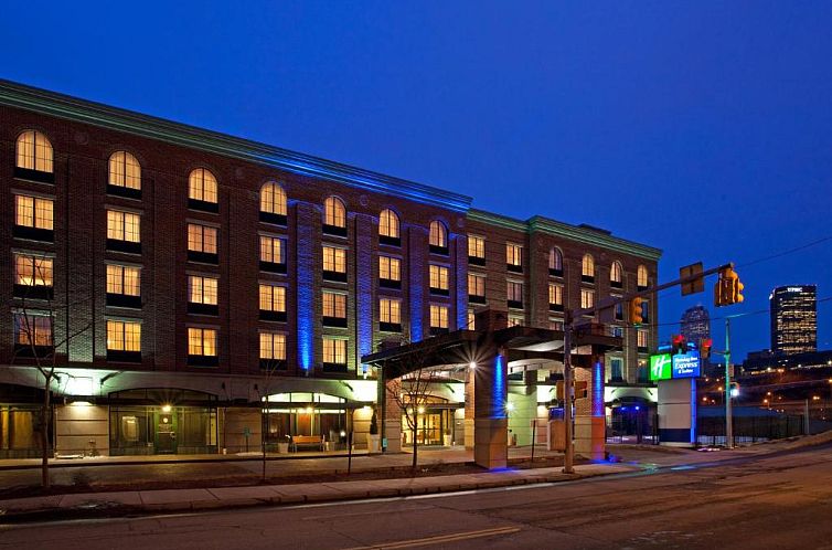 Holiday Inn Express Hotel & Suites Pittsburgh-South Side, an