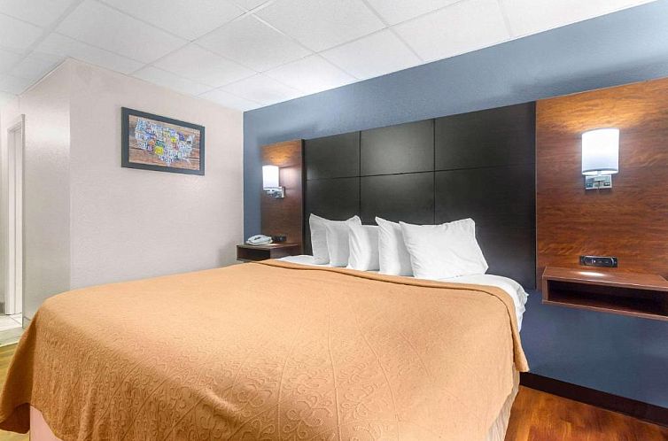 Econo Lodge Inn & Suites at the Convention Center