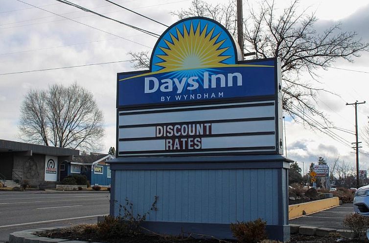 Days Inn by Wyndham Bend