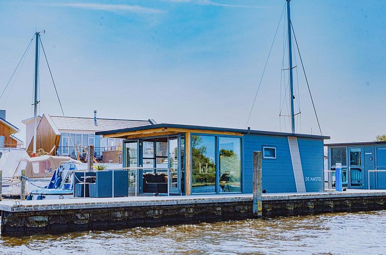 Tiny houseboat Uitgeest I