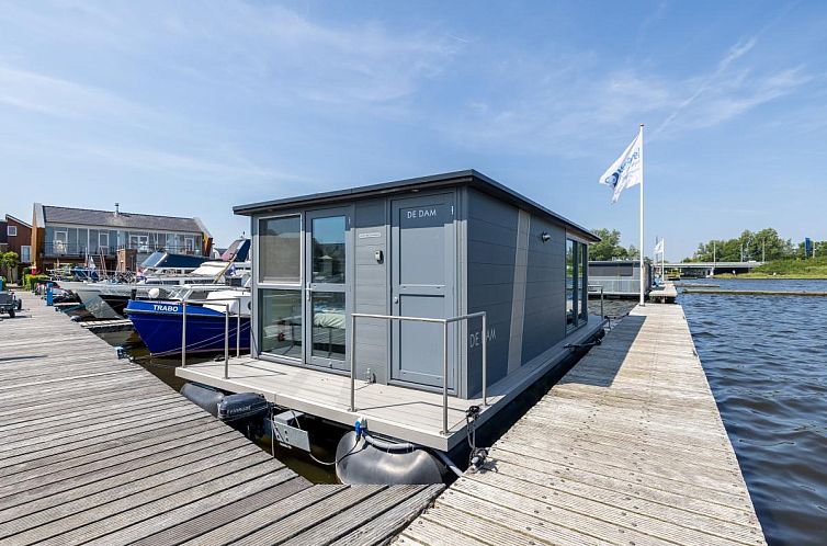 Tiny houseboat Uitgeest I