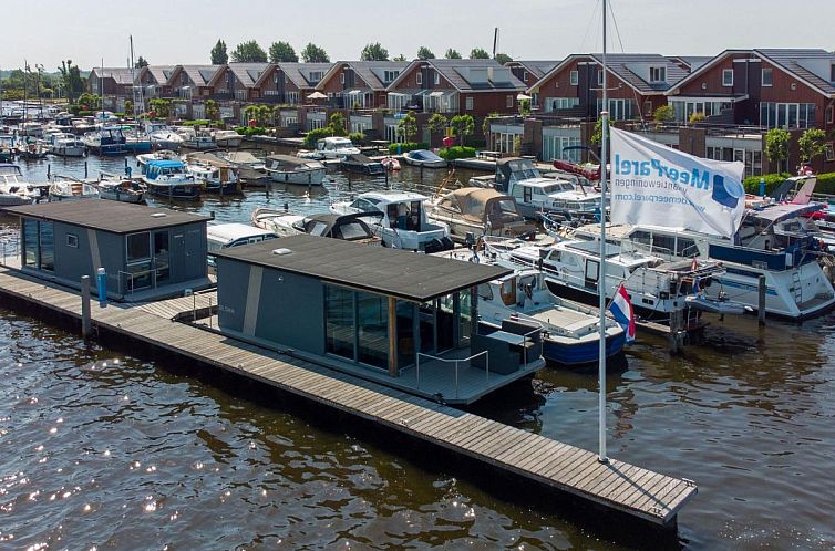 Tiny houseboat Uitgeest I