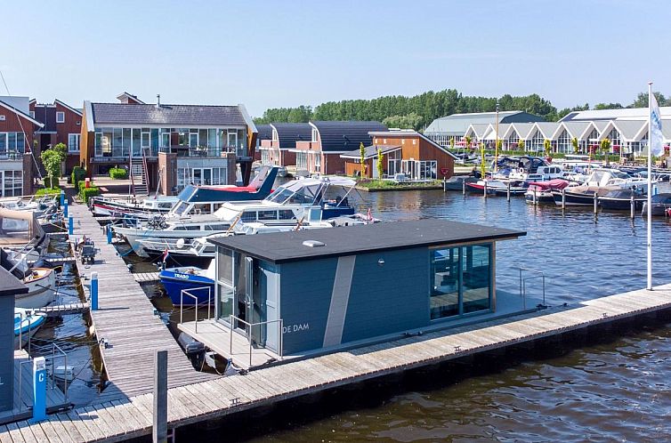 Tiny houseboat Uitgeest I