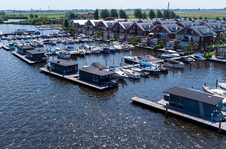 Tiny houseboat Uitgeest I