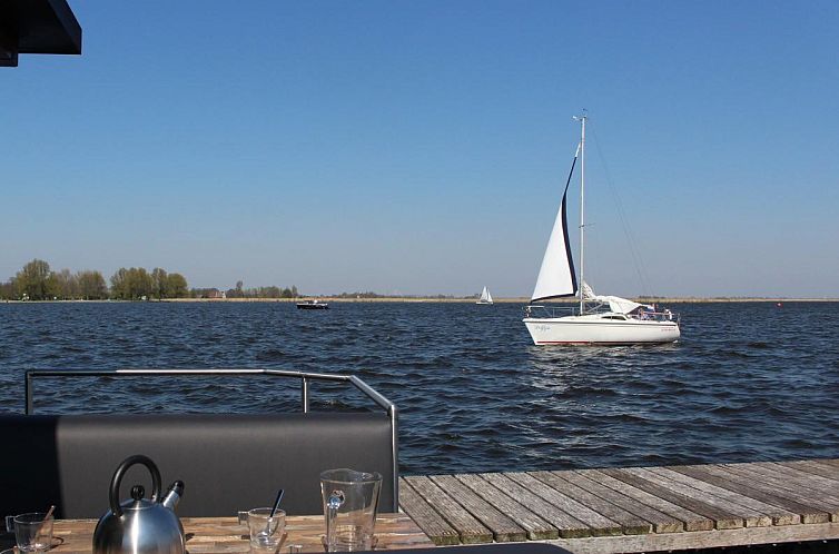 Tiny houseboat Uitgeest I