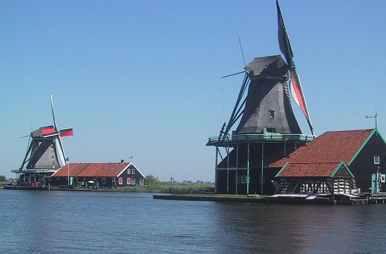 Tiny houseboat Uitgeest I