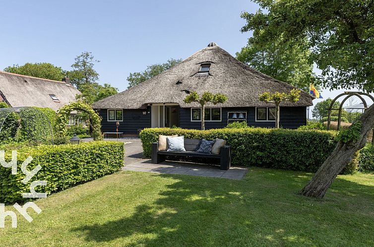 8 tot 10 persoons woonboerderij in hartje Giethoorn met