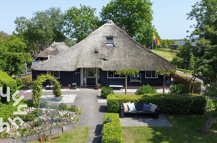 8 tot 10 persoons woonboerderij in hartje Giethoorn met