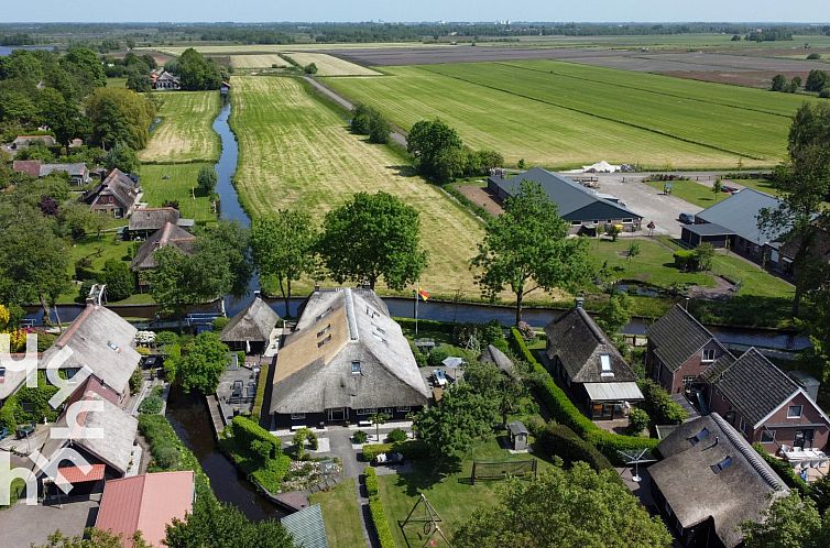 8 tot 10 persoons woonboerderij in hartje Giethoorn met