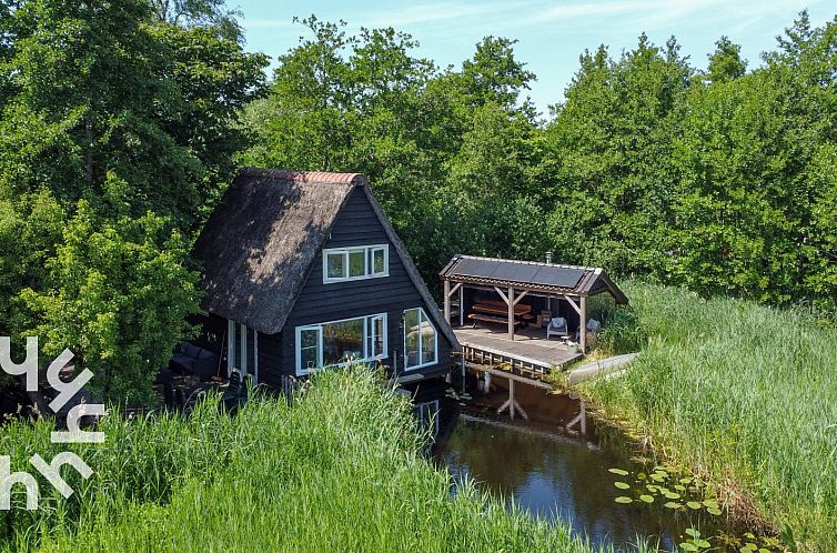 Prachtig Rietsnijdershuisje met trampoline en terras aan de