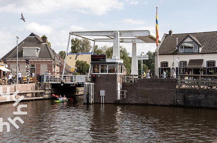 6 persoons vakantiehuis met omheinde tuin aan het water in