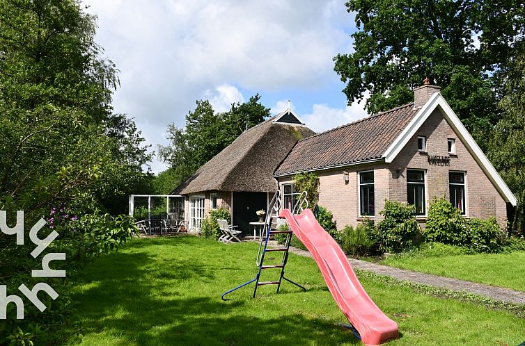 6 persoons vakantiehuis met omheinde tuin aan het water in