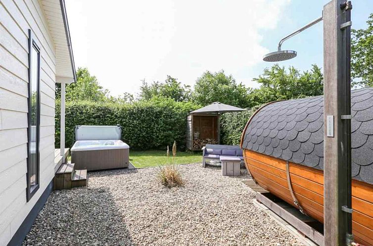 Luxe 2 persoons studio met sauna en bubbelbad nabij