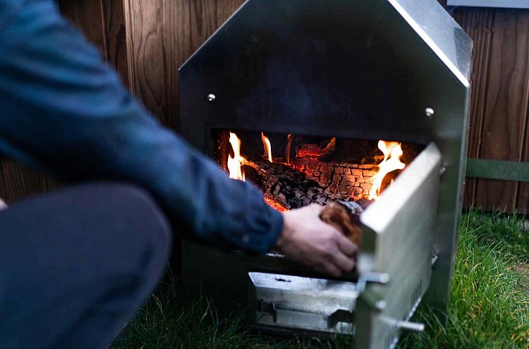 Luxe 2 persoons Tiny House met Hottub en Sauna aan de