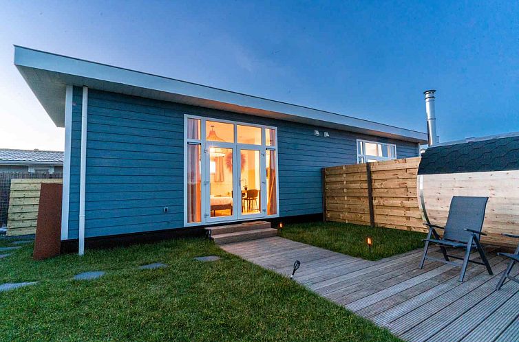 Luxe 2 persoons Tiny House met Hottub en Sauna aan de