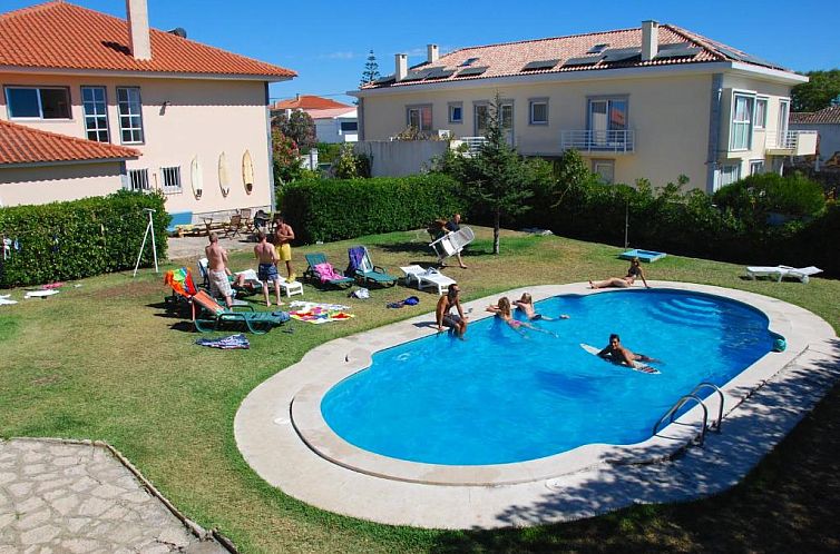 Carcavelos Surf Hostel & Surf Camp