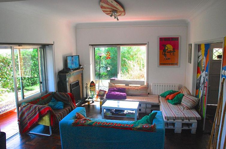 Carcavelos Surf Hostel & Surf Camp